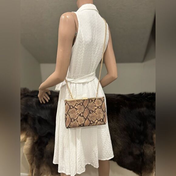 Handmade Genuine Embossed Leather, Articulated Metal Frame Clutch/Crossbody - Picture 6 of 14